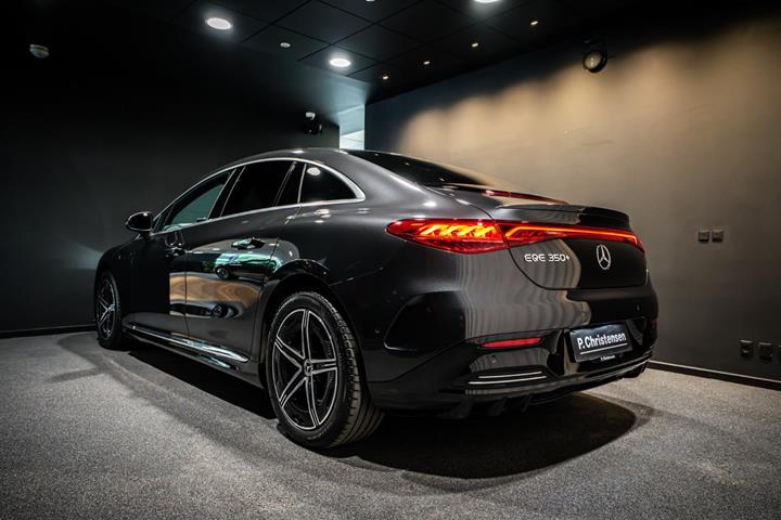Grå Mercedes EQE350+ fra 2025