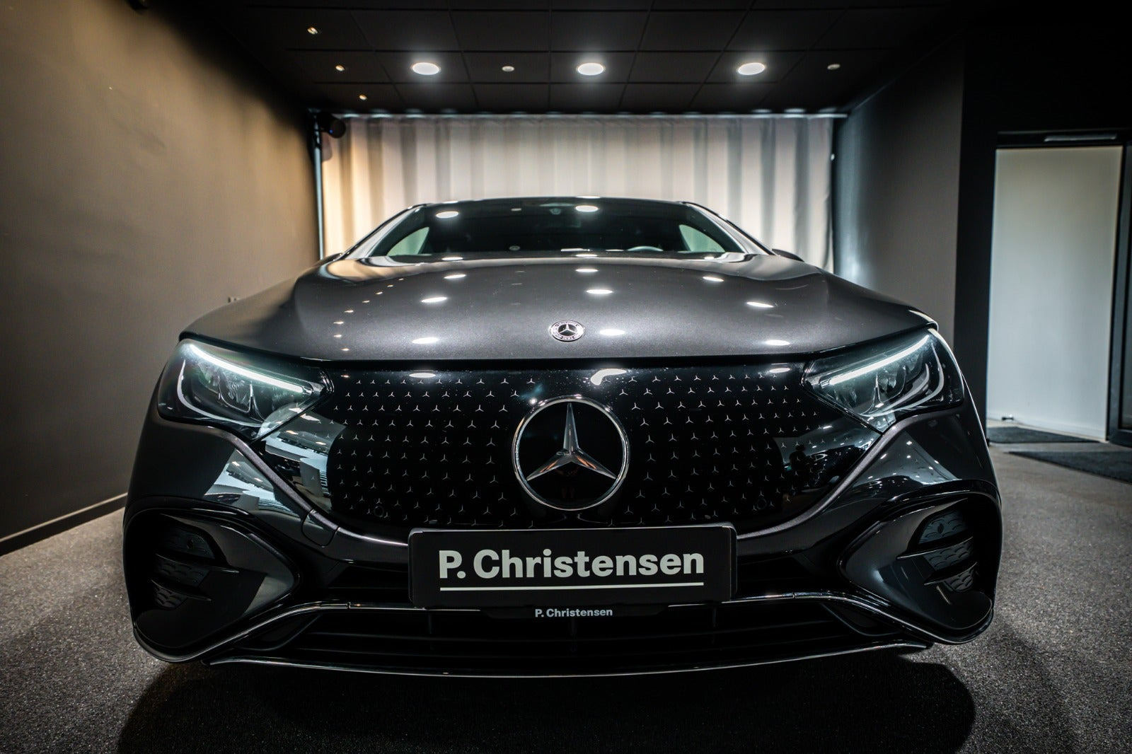 Grå Mercedes EQE350+ fra 2025