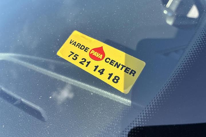 Grå Renault Clio V fra 2021