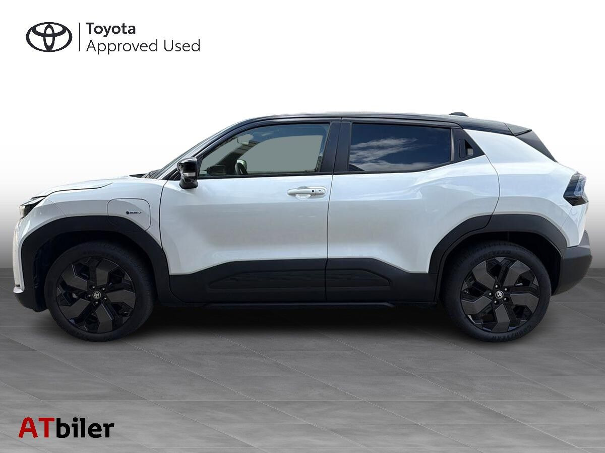 Hvid Toyota Urban Cruiser fra 2025