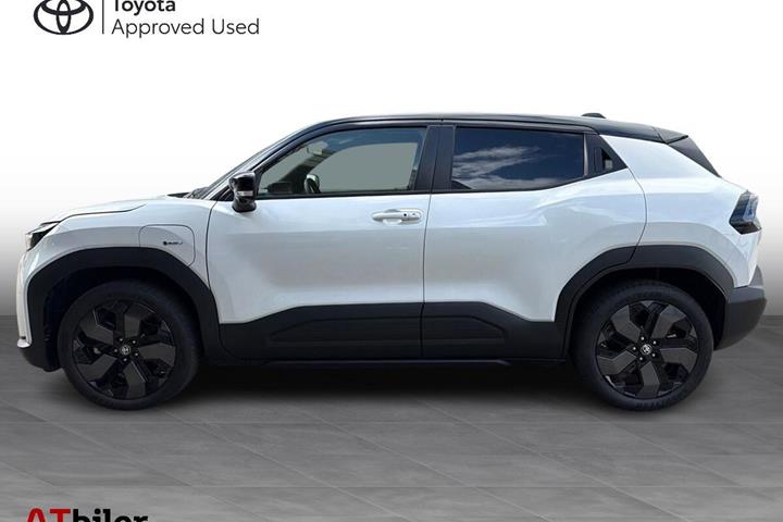 Hvid Toyota Urban Cruiser fra 2025
