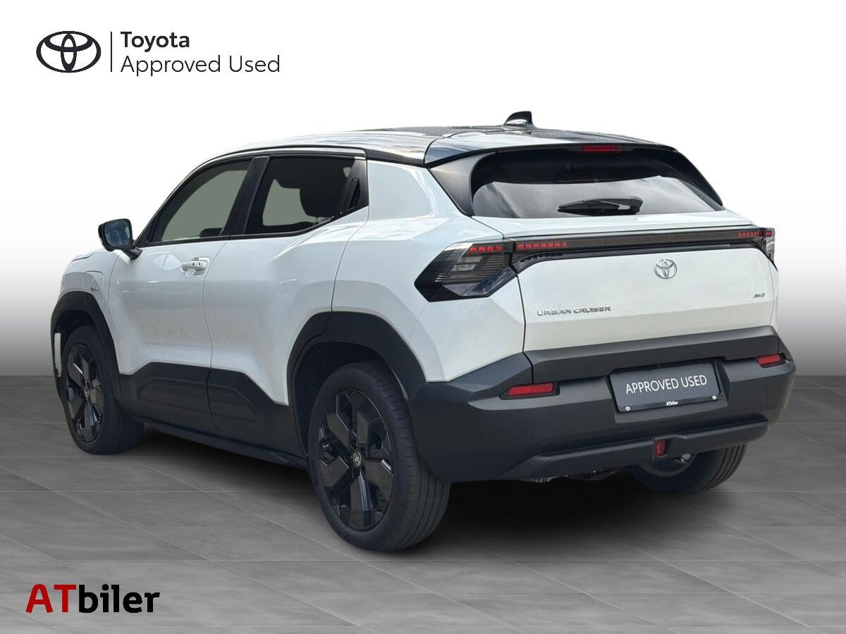 Hvid Toyota Urban Cruiser fra 2025