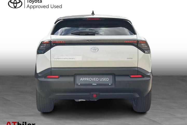 Hvid Toyota Urban Cruiser fra 2025