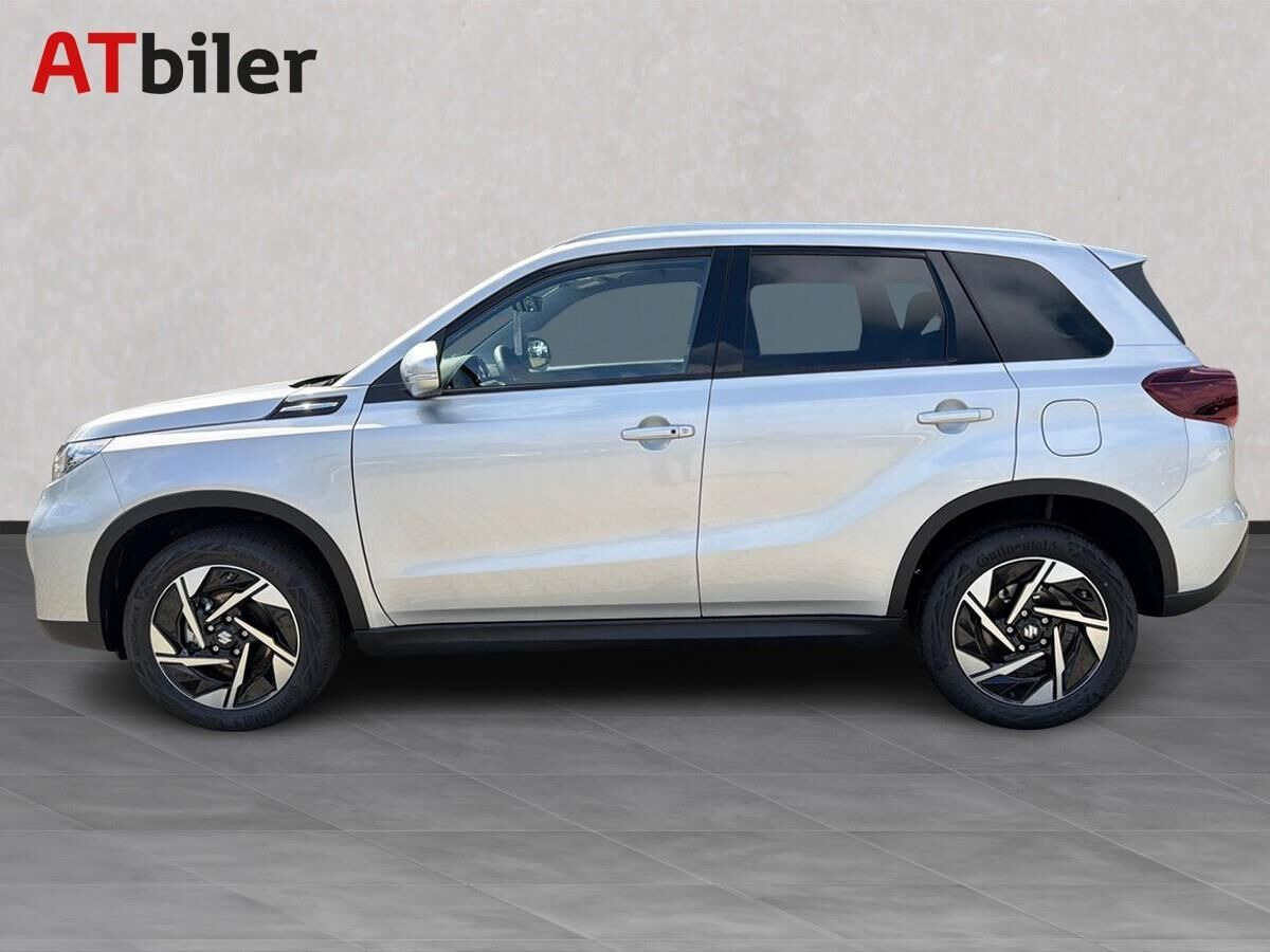 Sølv Suzuki Vitara fra 2026