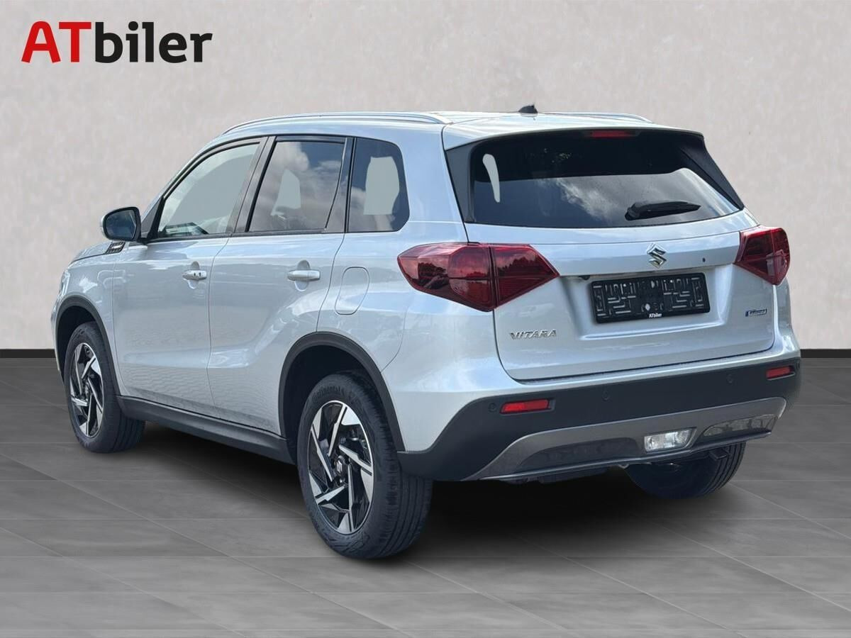 Sølv Suzuki Vitara fra 2026
