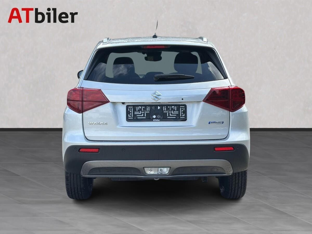 Sølv Suzuki Vitara fra 2026