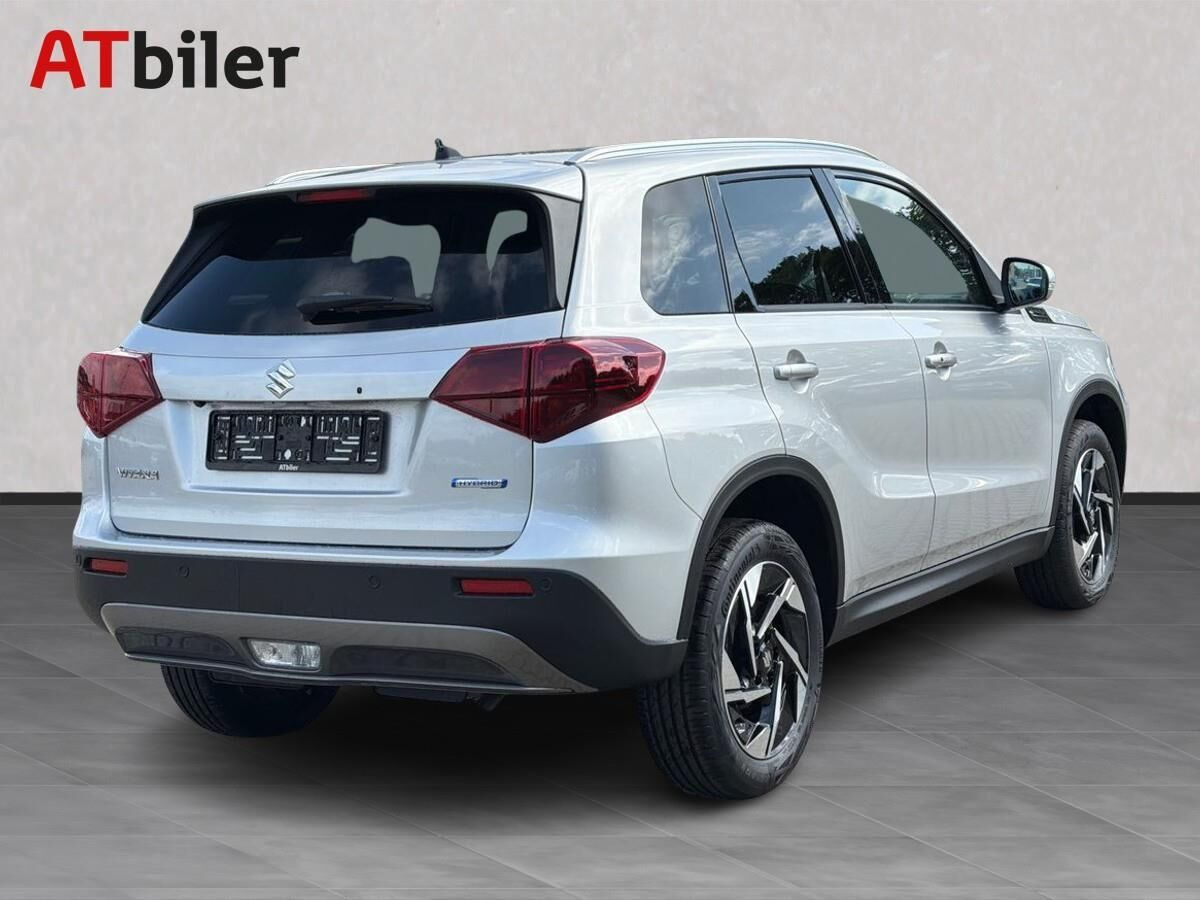 Sølv Suzuki Vitara fra 2026