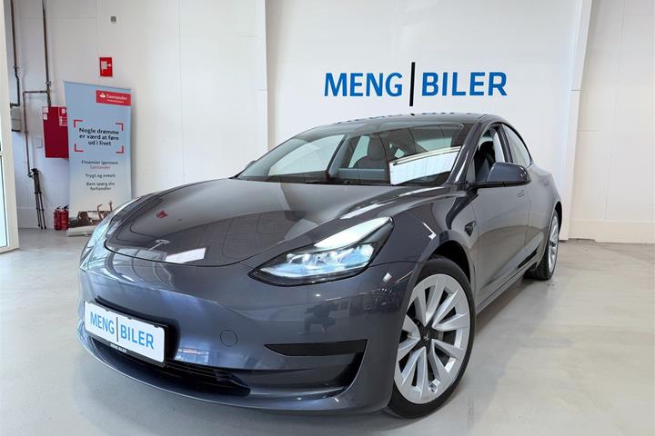 Grå Tesla Model 3 fra 2023