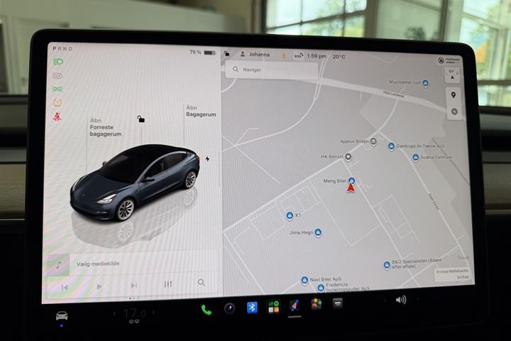 Grå Tesla Model 3 fra 2023
