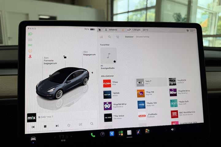Grå Tesla Model 3 fra 2023