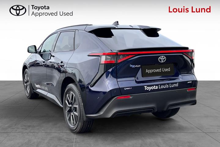 Blå Toyota BZ4X fra 2026