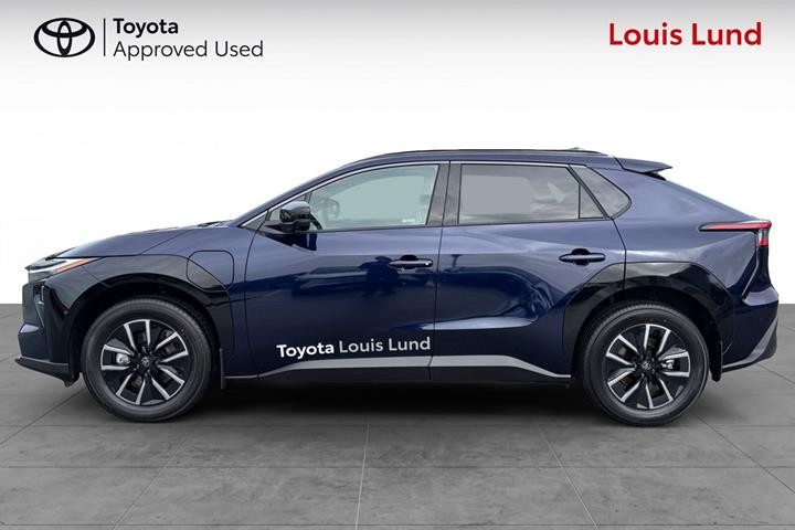Blå Toyota BZ4X fra 2026