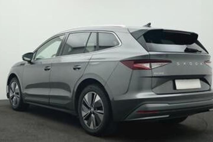 Grå Skoda Enyaq fra 2024