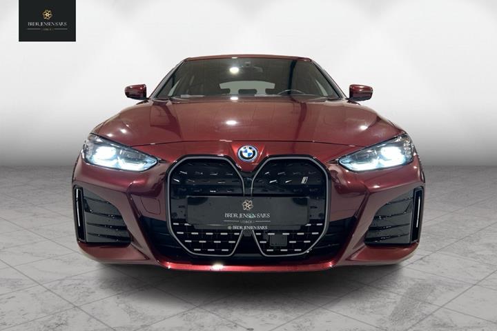 Rød BMW i4 fra 2023