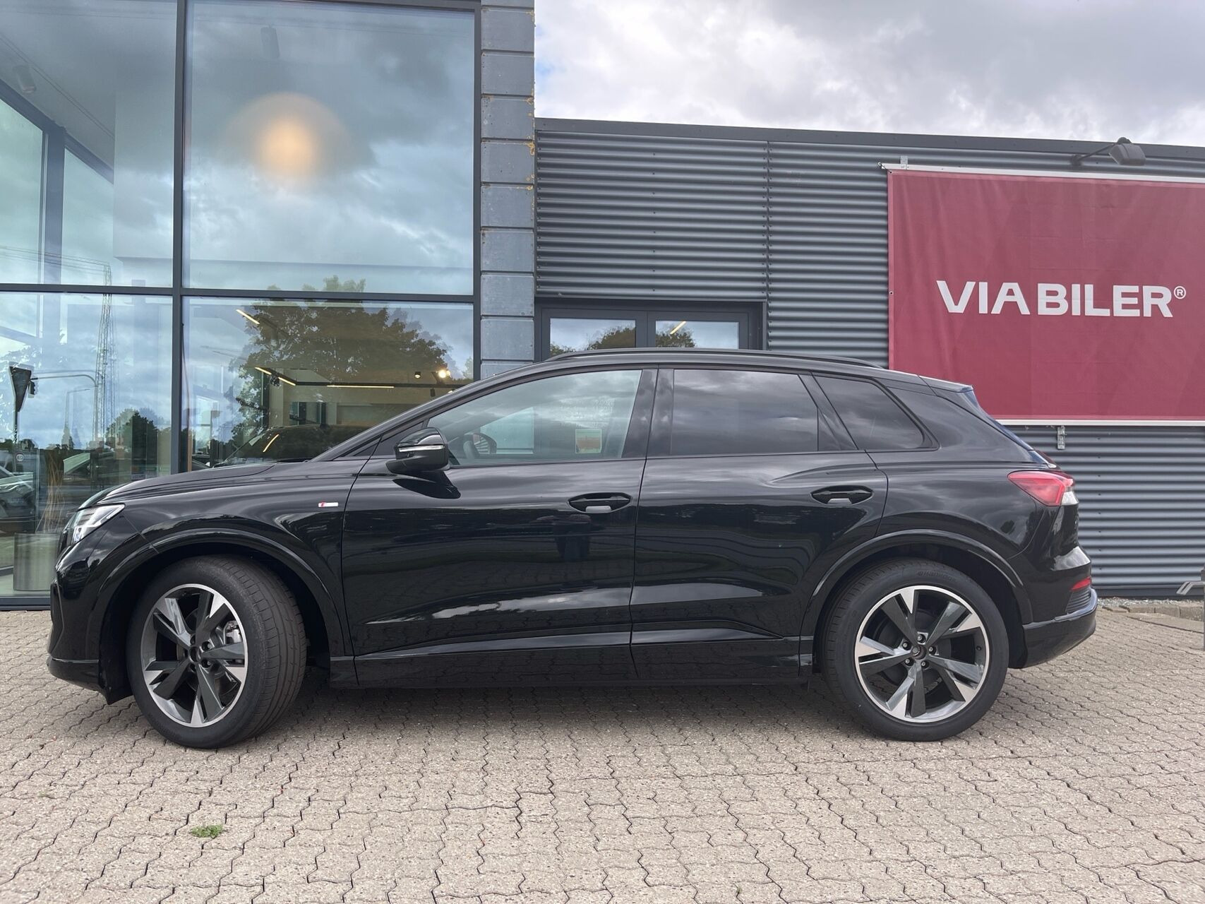 Sort Audi Q4 fra 2026