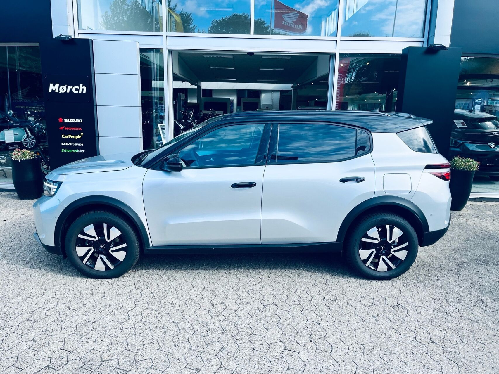 Sølv Opel Frontera fra 2025