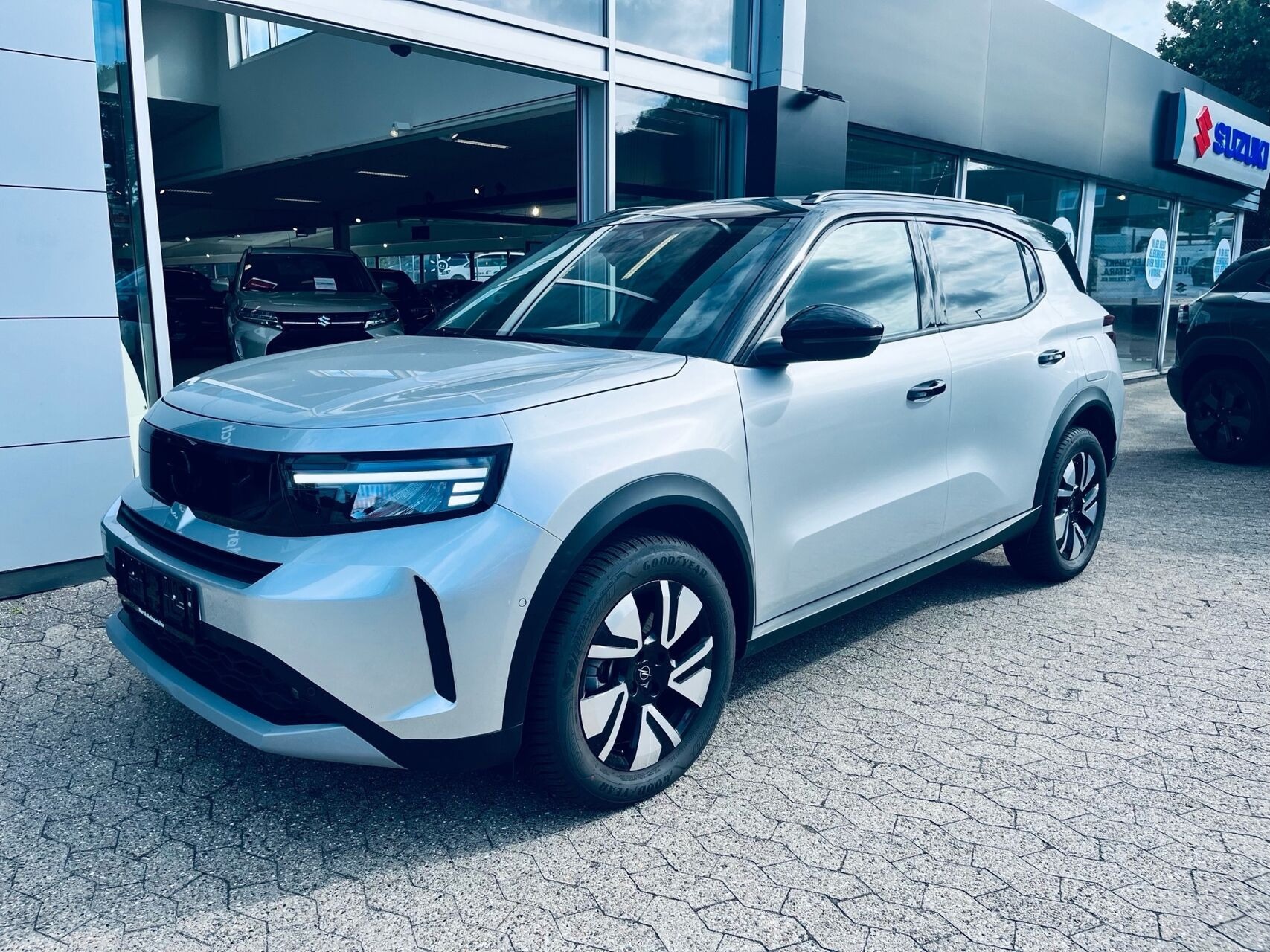 Sølv Opel Frontera fra 2025