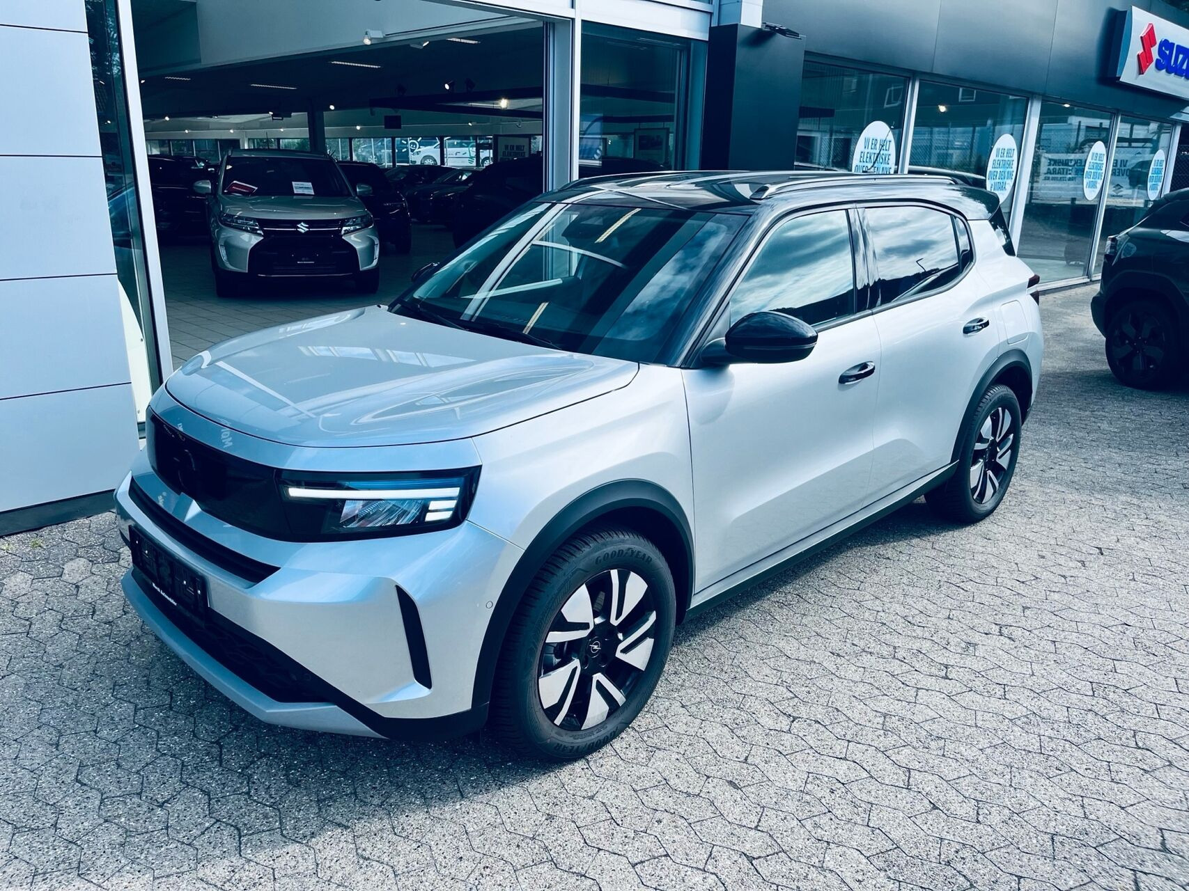 Sølv Opel Frontera fra 2025