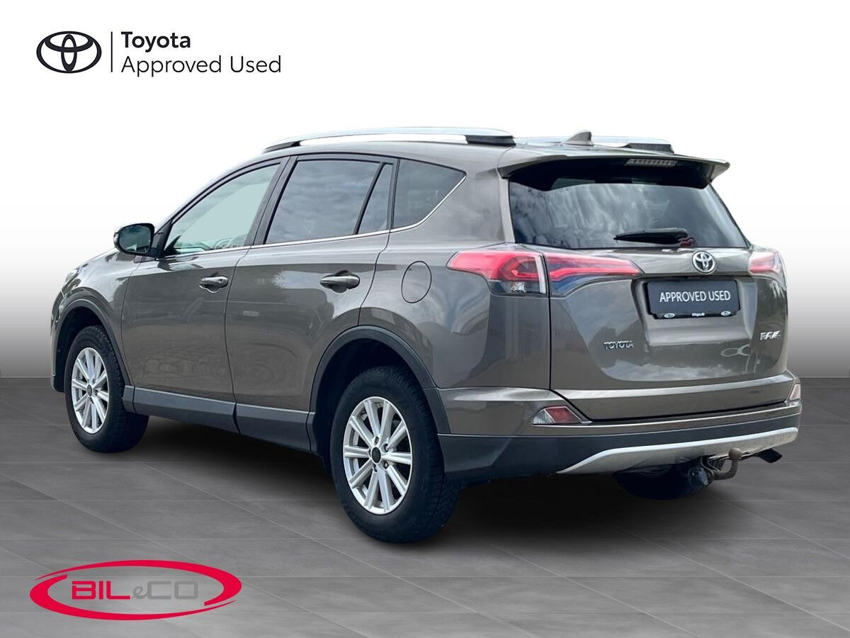 Bronze Toyota RAV4 fra 2016