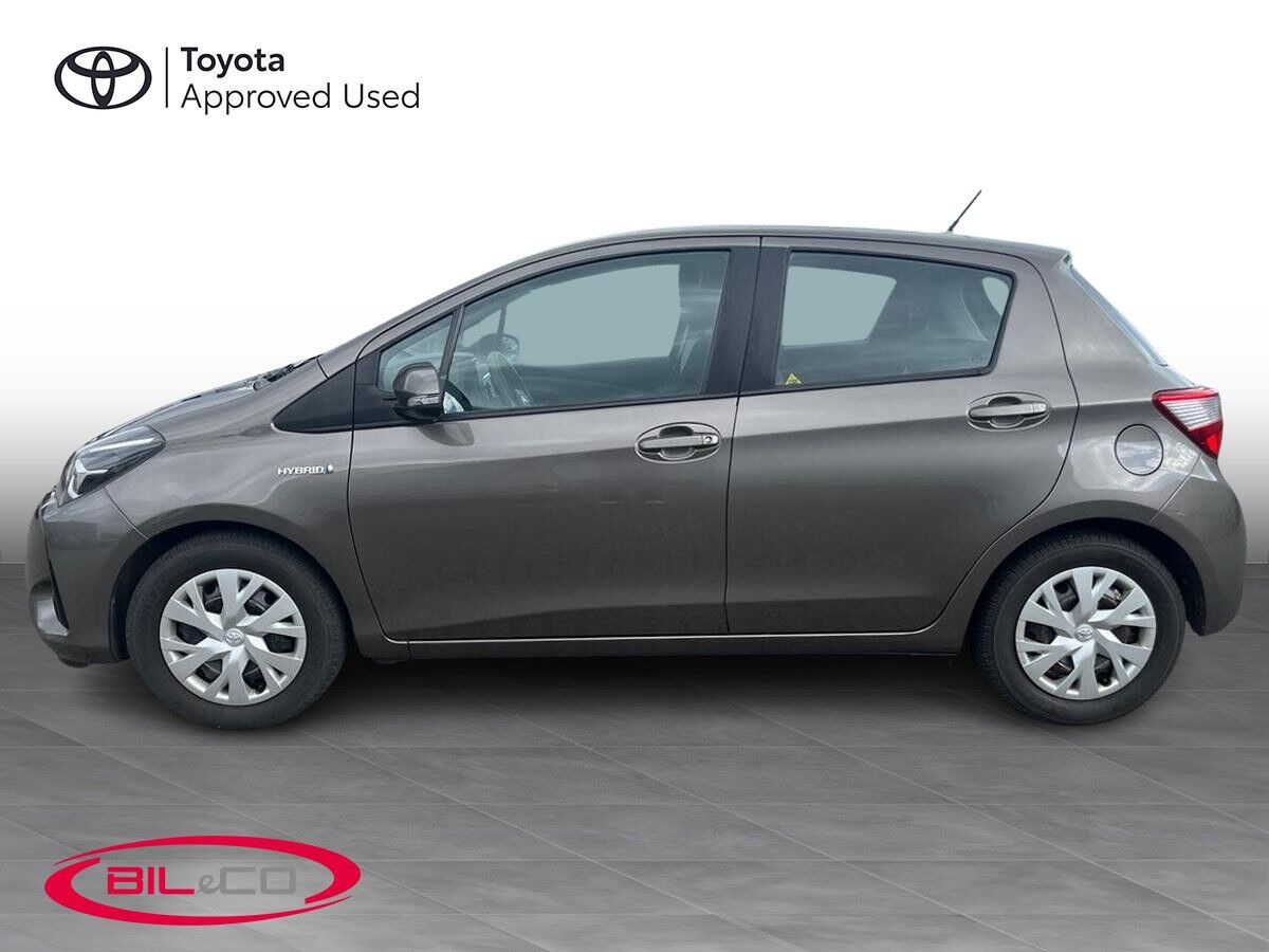 Bronze Toyota Yaris fra 2017