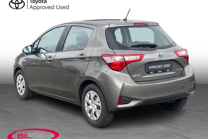 Bronze Toyota Yaris fra 2017