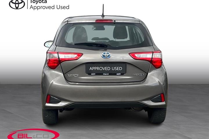 Bronze Toyota Yaris fra 2017