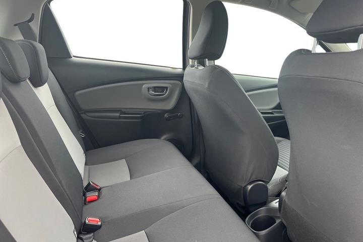 Bronze Toyota Yaris fra 2017