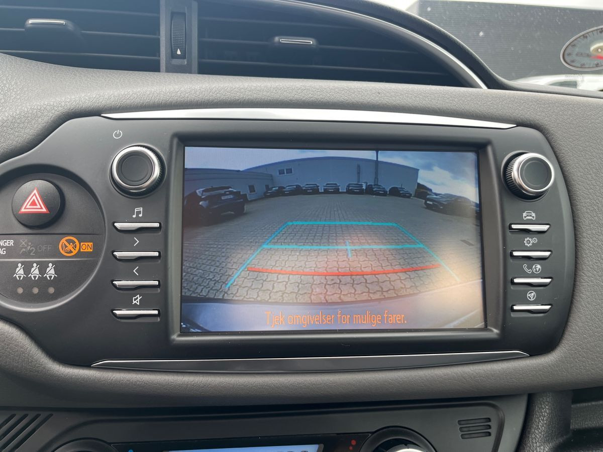 Bronze Toyota Yaris fra 2017
