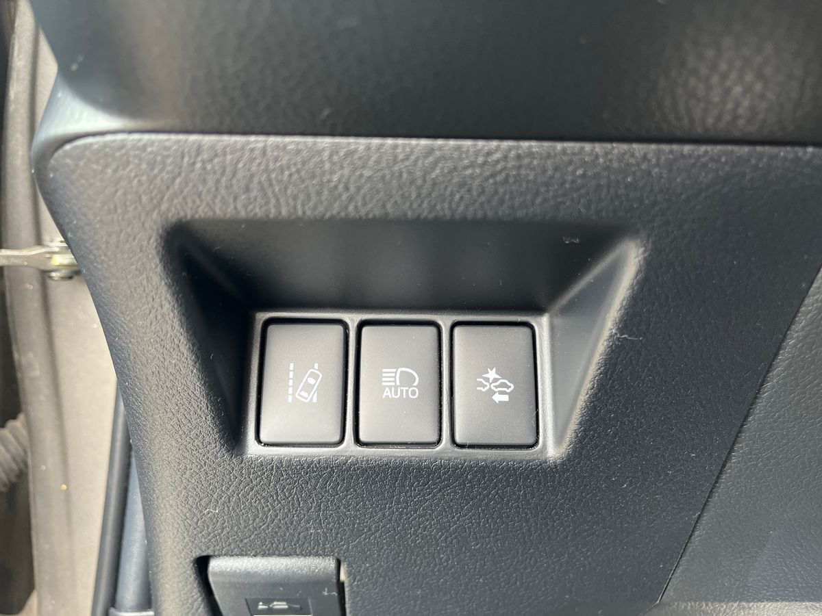 Bronze Toyota Yaris fra 2017