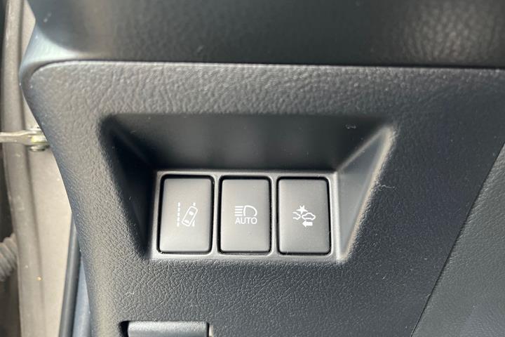 Bronze Toyota Yaris fra 2017