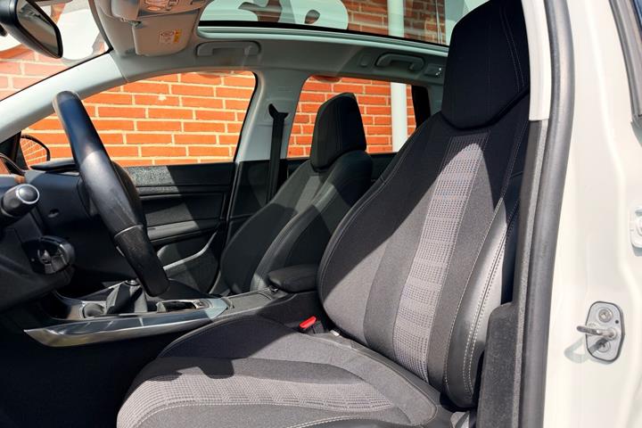 Hvid Peugeot 308 fra 2020