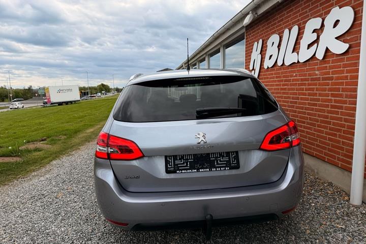 Grå Peugeot 308 fra 2018