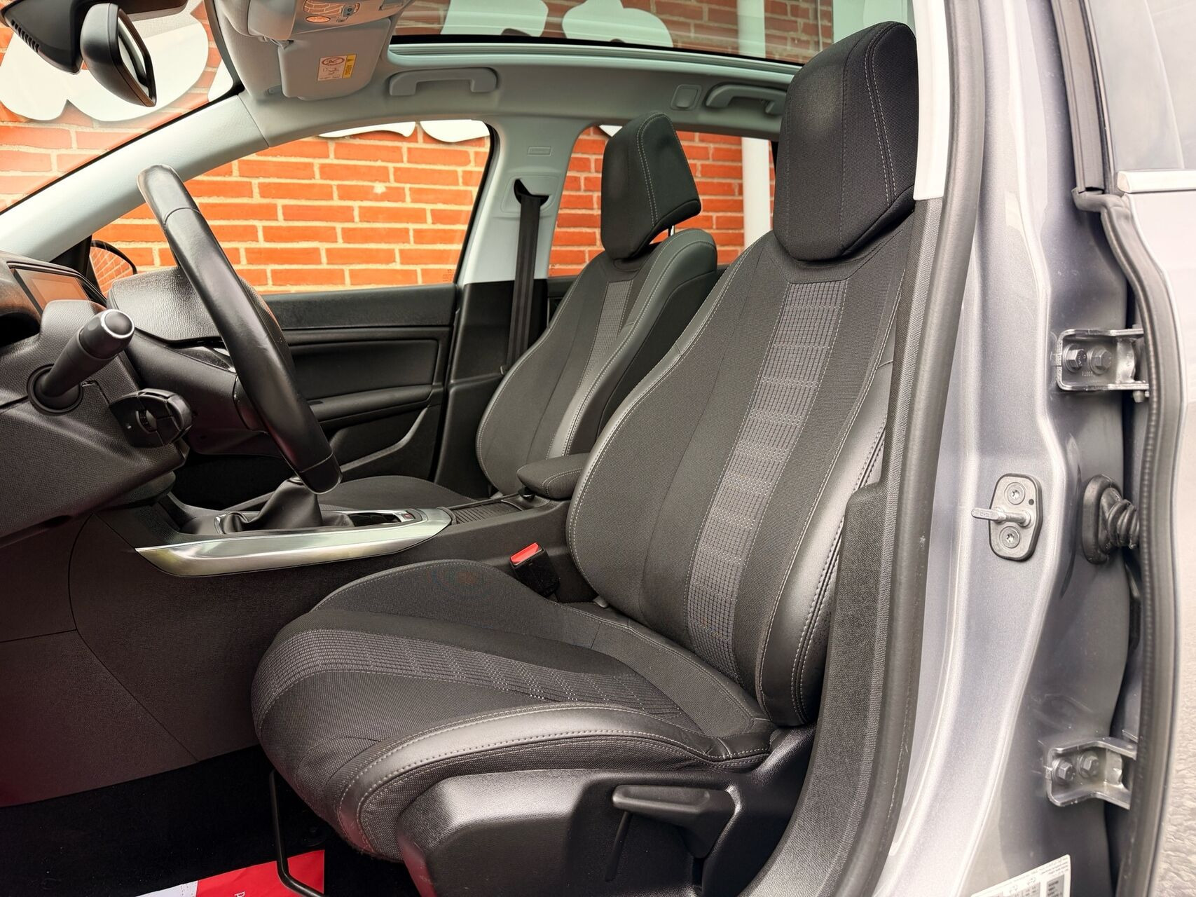 Grå Peugeot 308 fra 2018