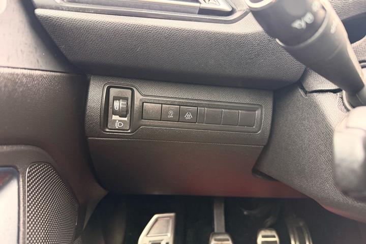 Grå Peugeot 308 fra 2018