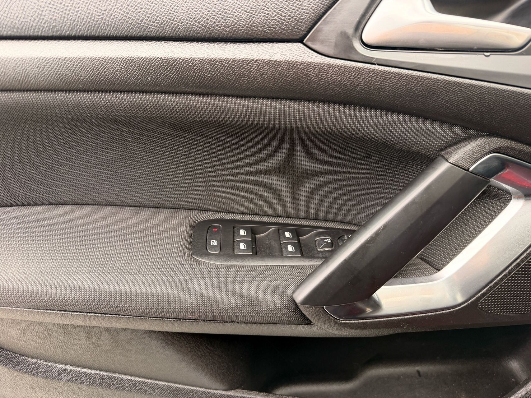 Grå Peugeot 308 fra 2018