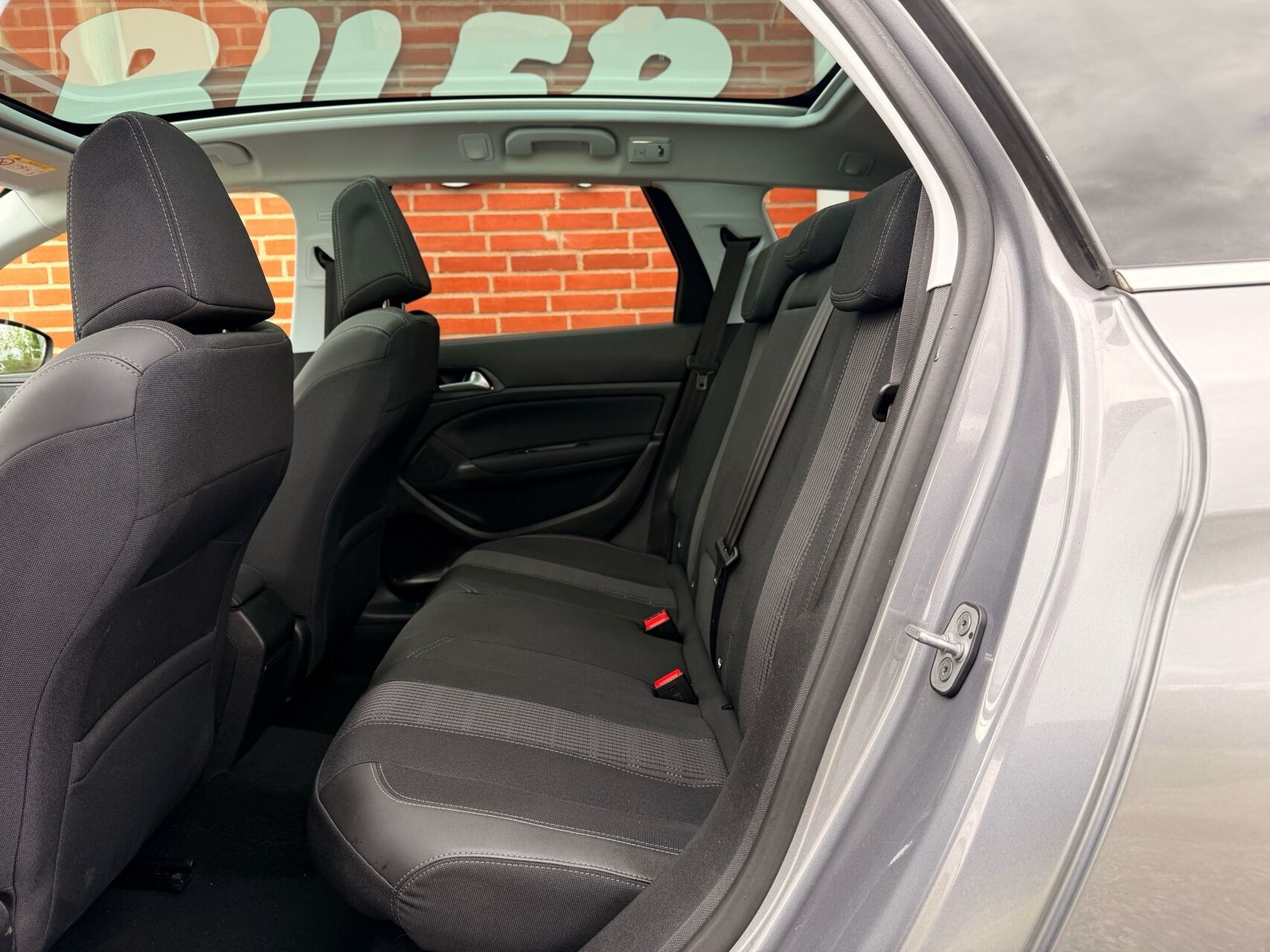 Grå Peugeot 308 fra 2018