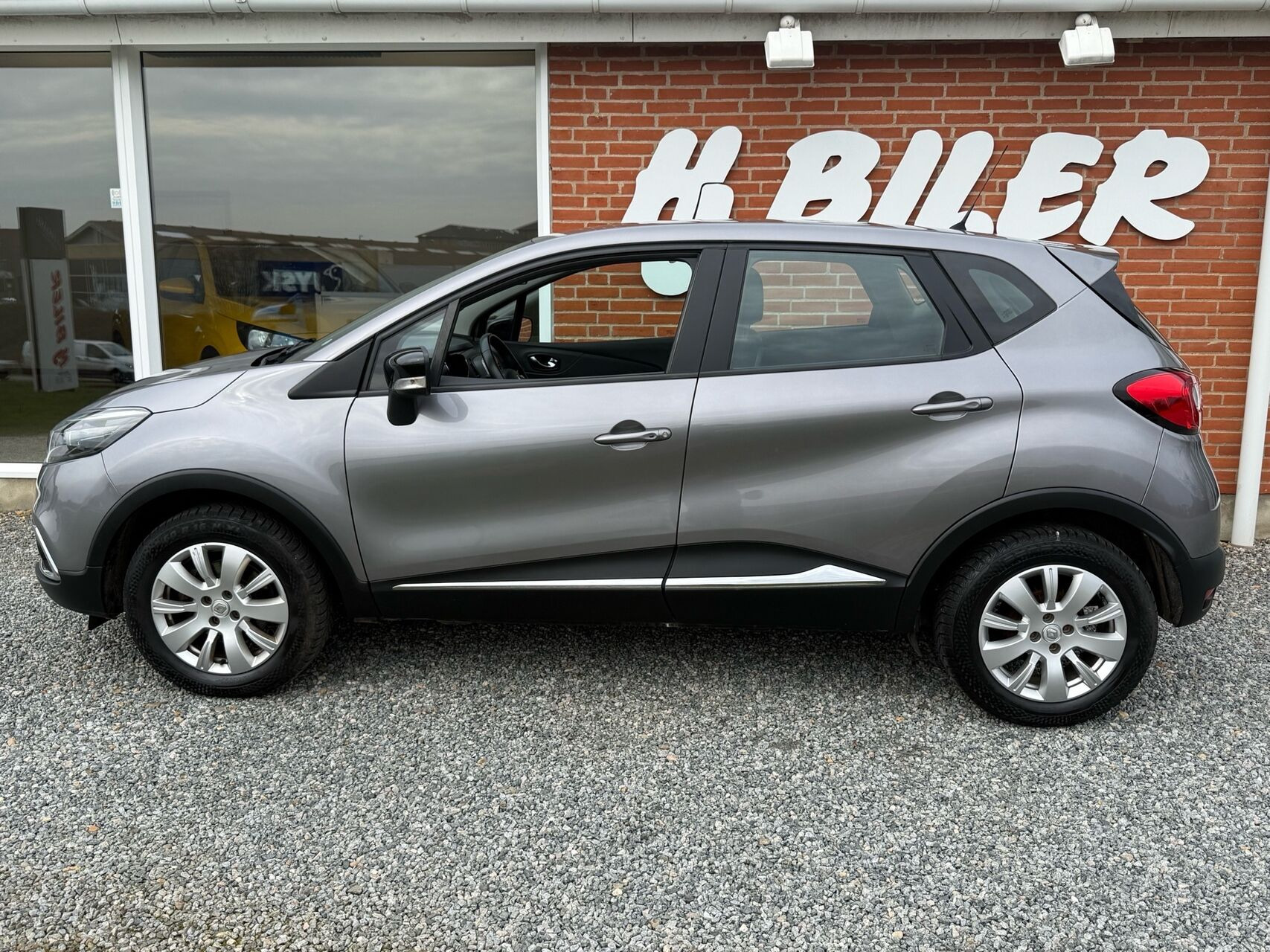 Sort Renault Captur fra 2016