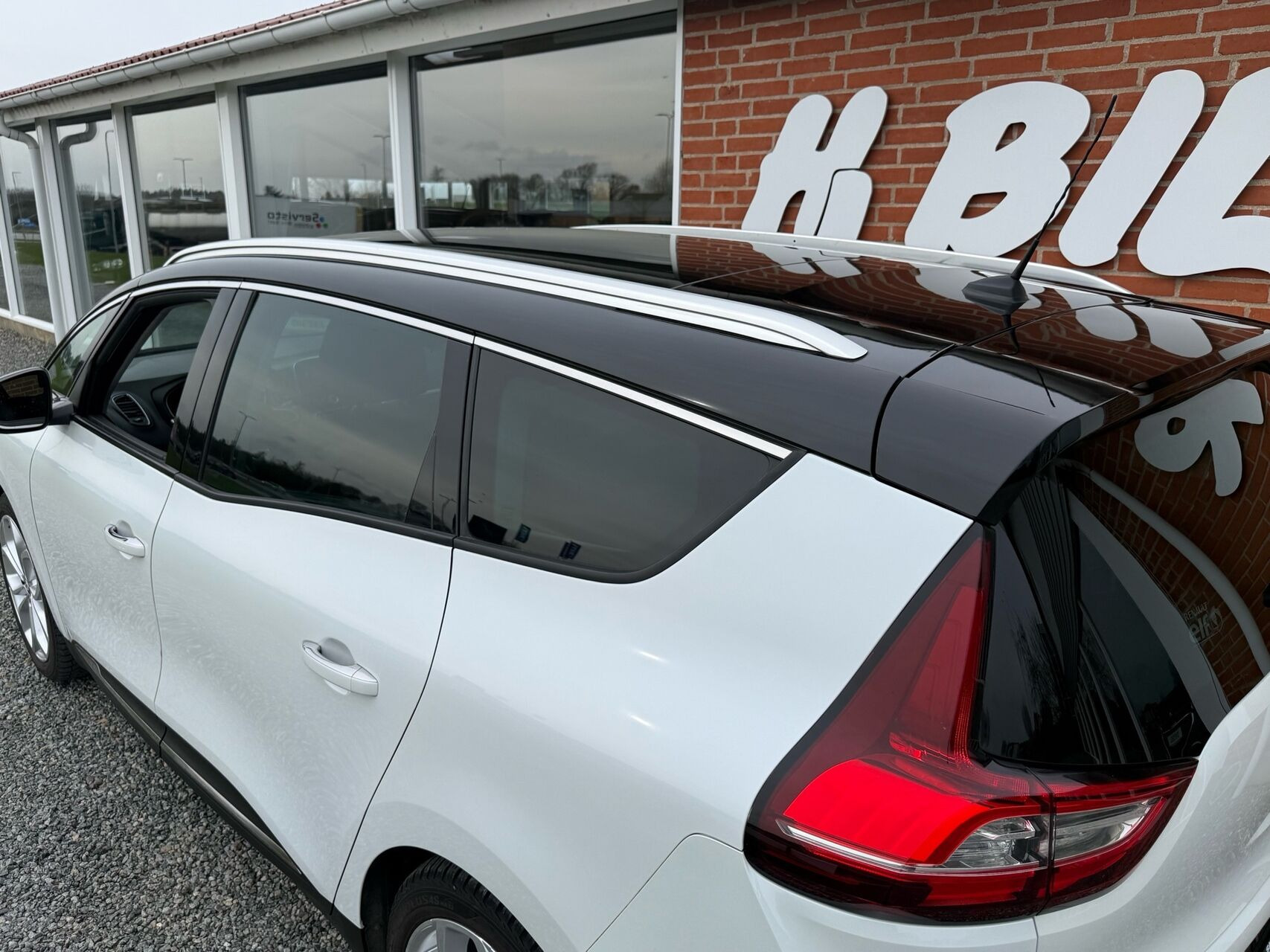 Hvid Renault Grand Scénic fra 2018