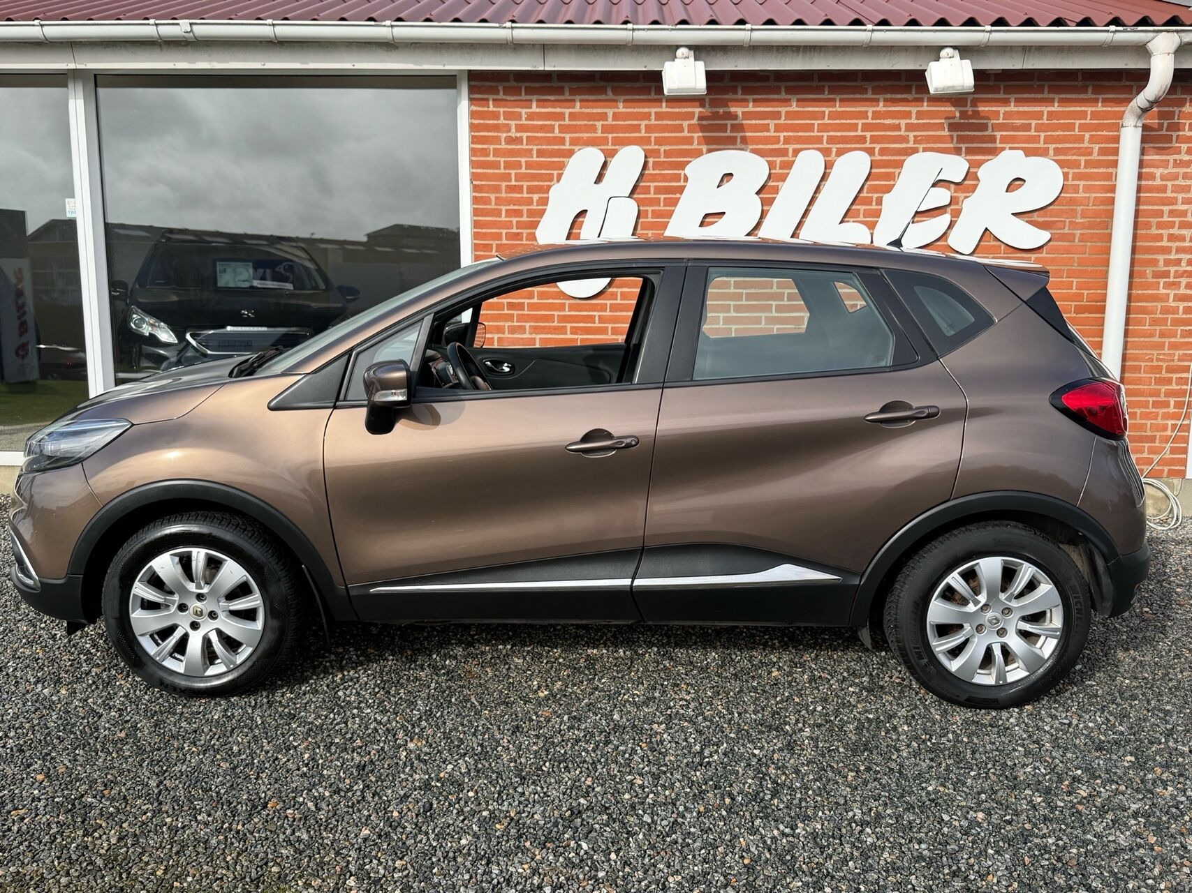 Brun Renault Captur fra 2015