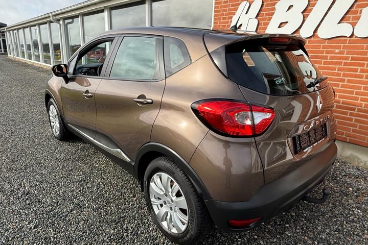 Brun Renault Captur fra 2015