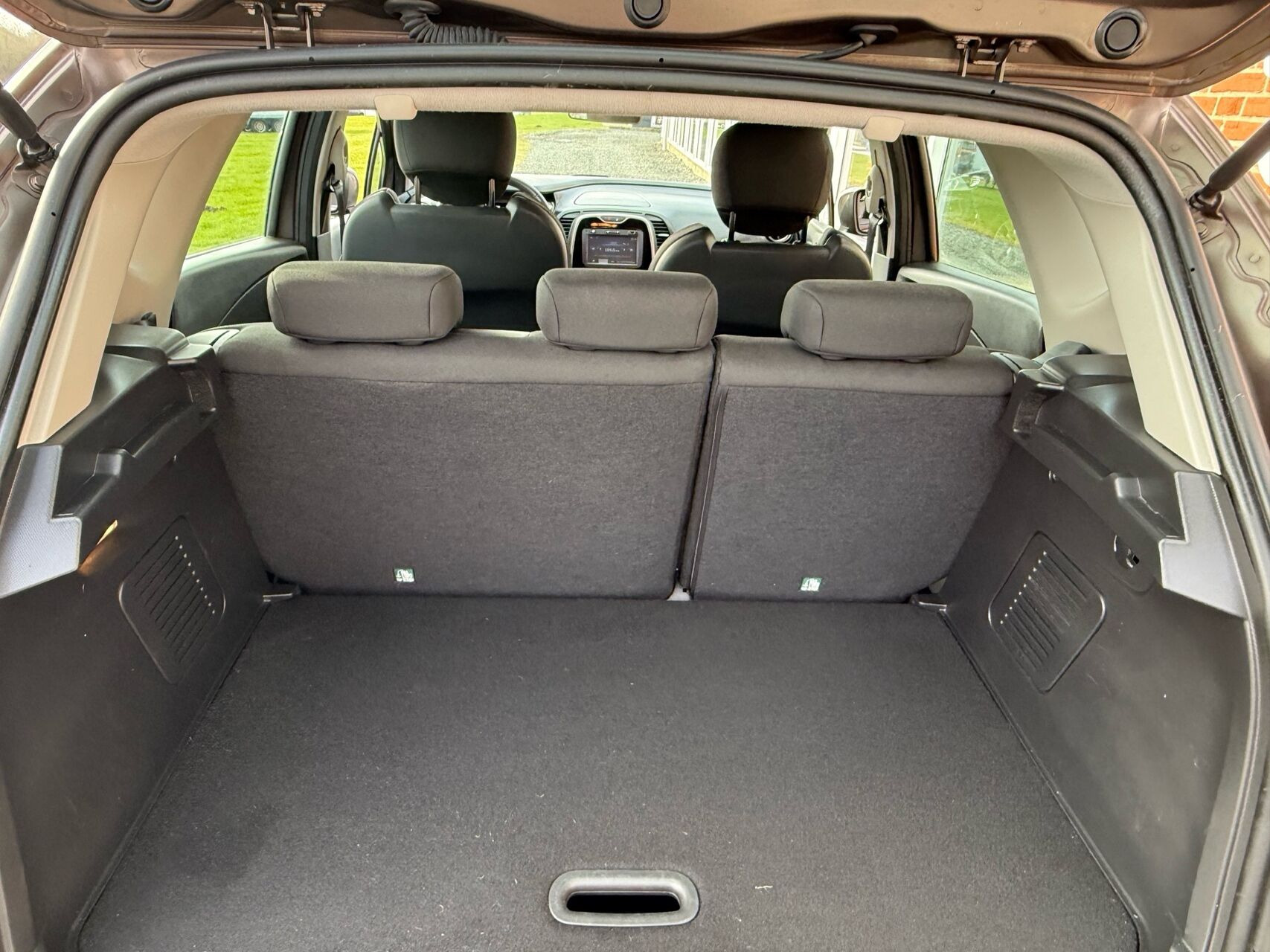 Brun Renault Captur fra 2015