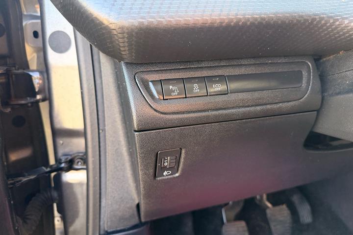 Sort Peugeot 2008 fra 2017