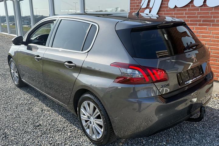Sort Peugeot 308 fra 2018