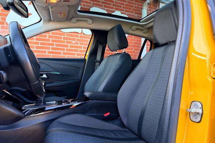 Gul Peugeot 208 fra 2020