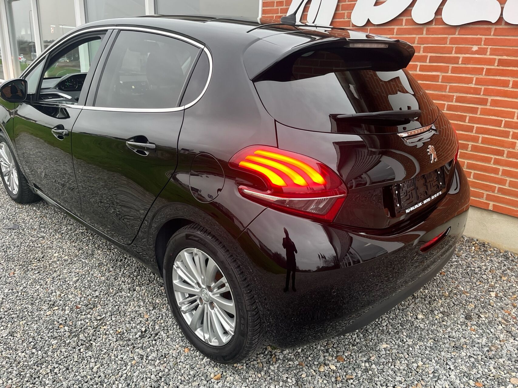 Sort Peugeot 208 fra 2020