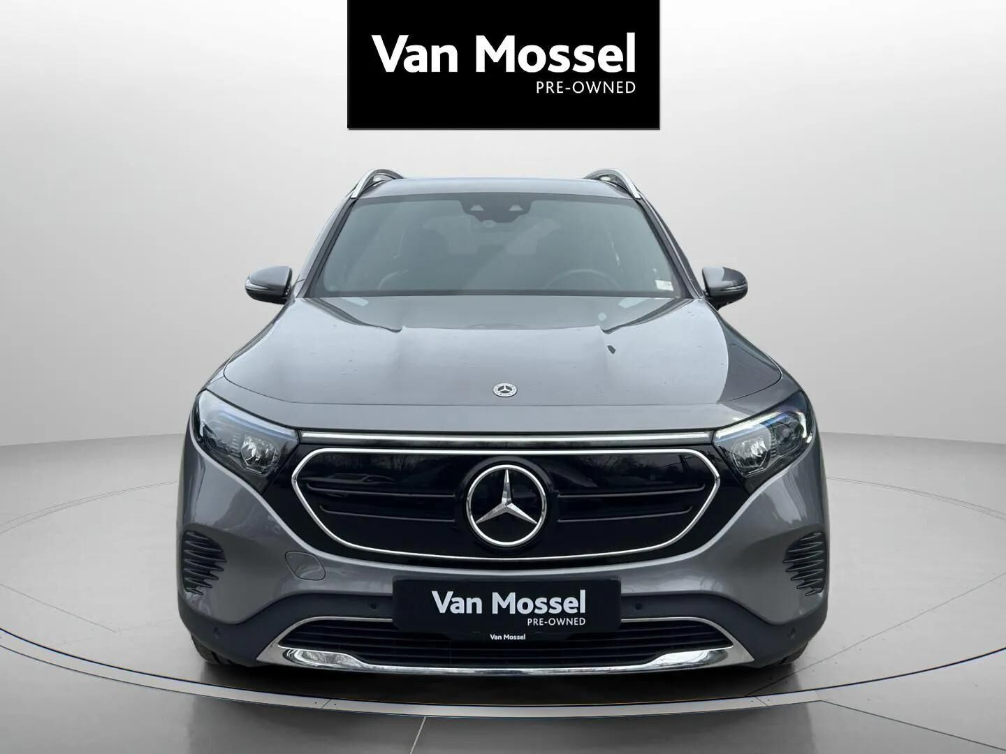 Grå Mercedes EQB 250 fra 2023