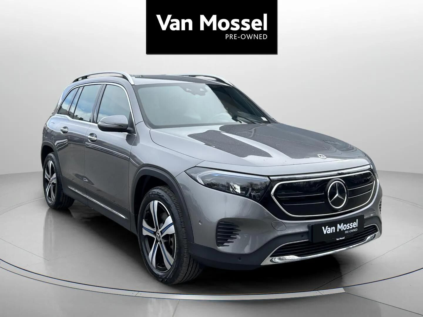 Grå Mercedes EQB 250 fra 2023