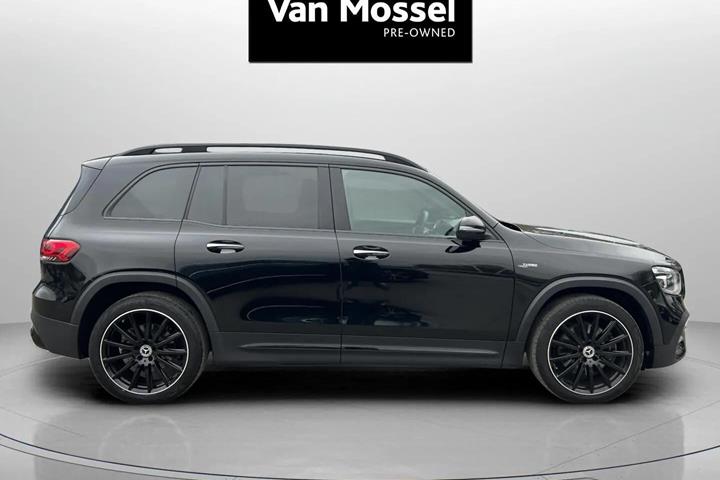 Sort Mercedes GLB250 fra 2020