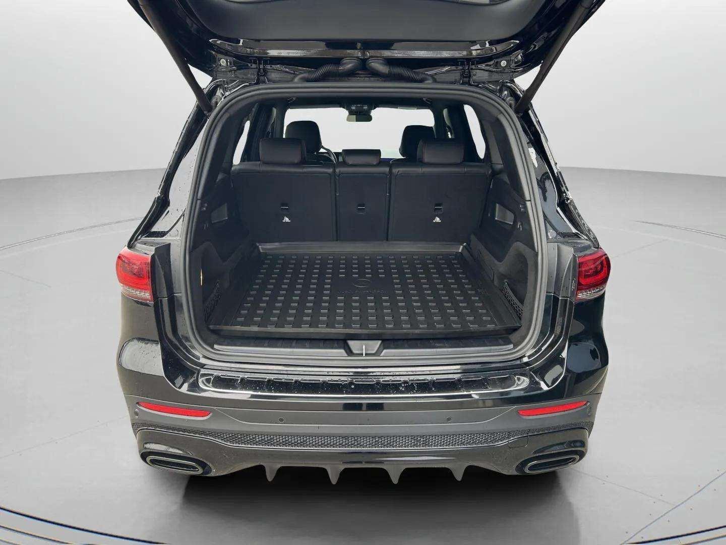 Sort Mercedes GLB250 fra 2020