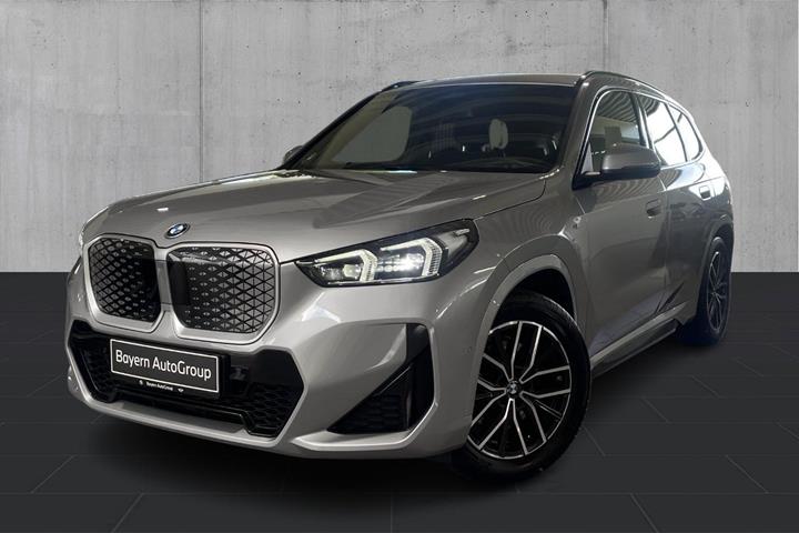 Sølv BMW iX1 fra 2025